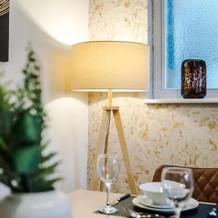 Penthouse With Private Roof Terrace *