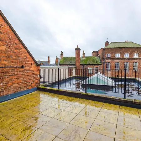 Penthouse With Private Roof Terrace Apartment *