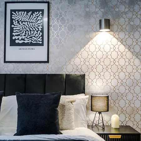 Penthouse With Private Roof Terrace * York