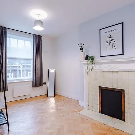 Penthouse With Private Roof Terrace *