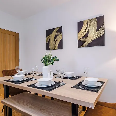 Penthouse With Private Roof Terrace Apartment *