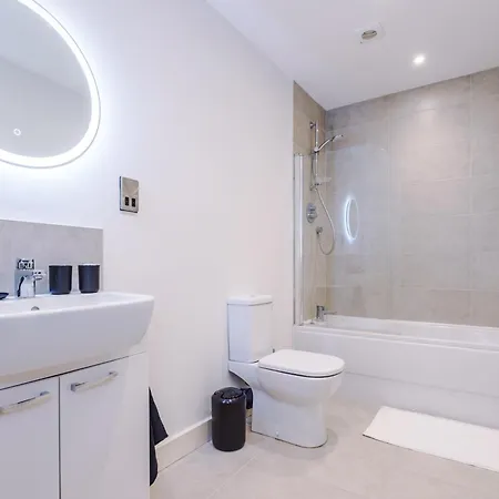 Apartment Penthouse With Private Roof Terrace *
