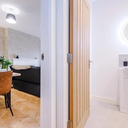 Apartment Penthouse With Private Roof Terrace