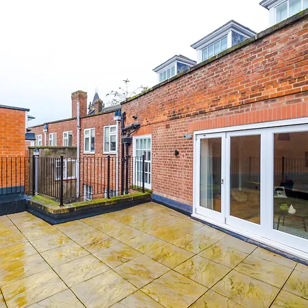 Penthouse With Private Roof Terrace *