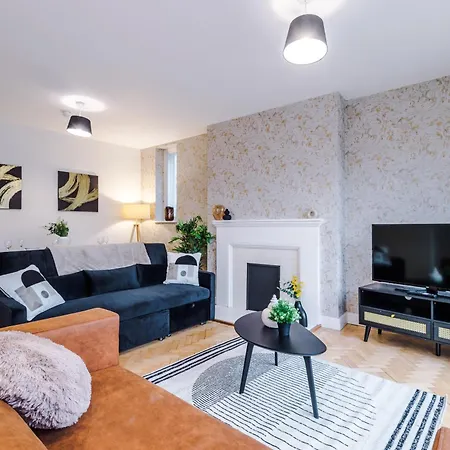 Penthouse With Private Roof Terrace * York