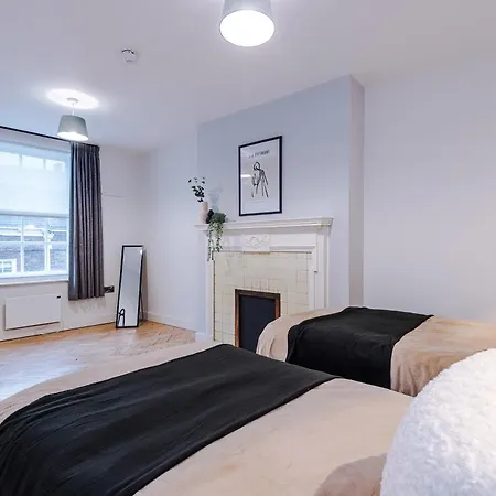 Apartment Penthouse With Private Roof Terrace