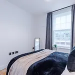 Penthouse - Private Rooftop * York