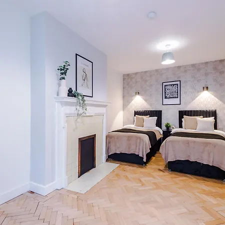 Penthouse With Private Roof Terrace *