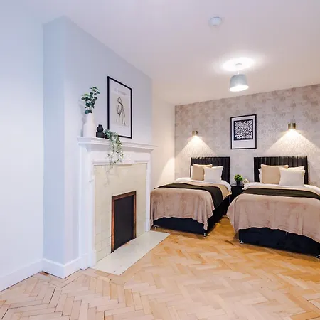 Penthouse With Private Roof Terrace Йорк