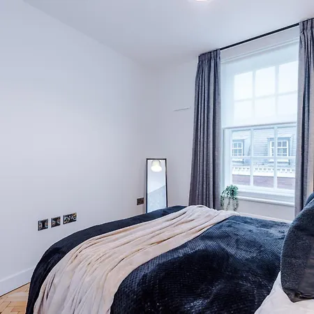 Penthouse With Private Roof Terrace * York
