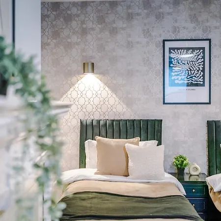 Penthouse With Private Roof Terrace * York