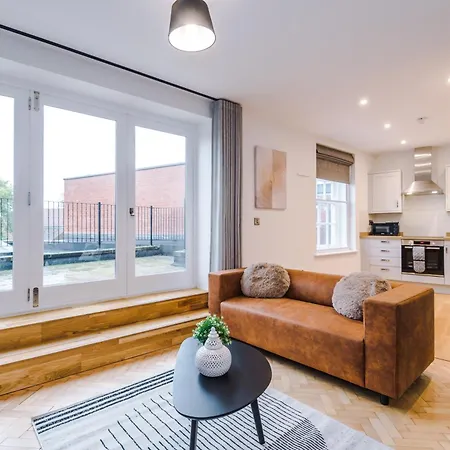 Penthouse With Private Roof Terrace Йорк