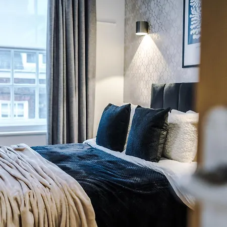 Penthouse With Private Roof Terrace Apartment *