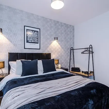 Penthouse With Private Roof Terrace * York