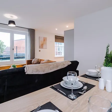 Penthouse With Private Roof Terrace Йорк